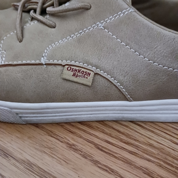 Osh Kosh Kids Pull On Sneakers EUC Shoes Size 3M Tan - Picture 2 of 5